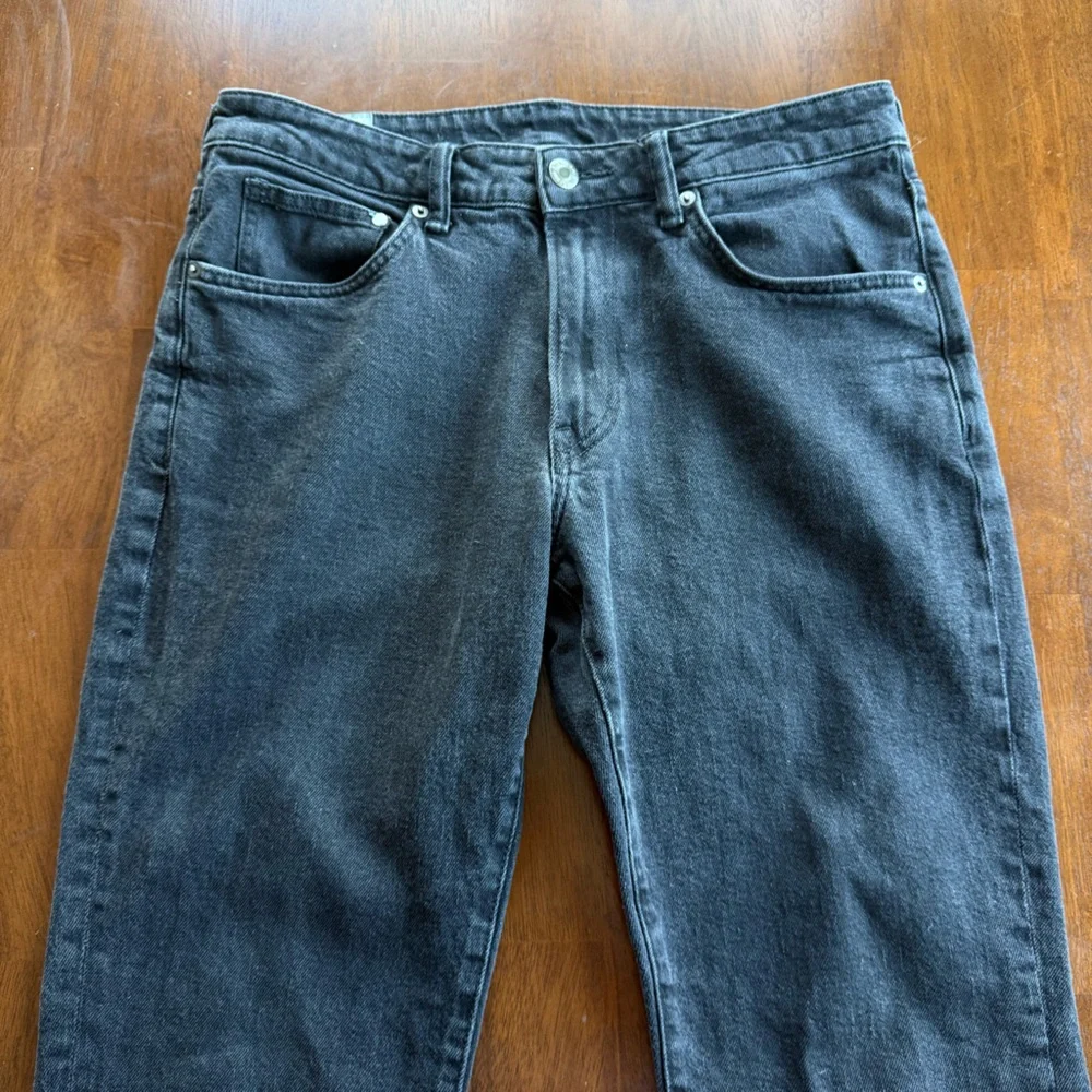 H&M Men's Regular Fit Coupe Standard Black Straight Leg Jeans, size 33/32